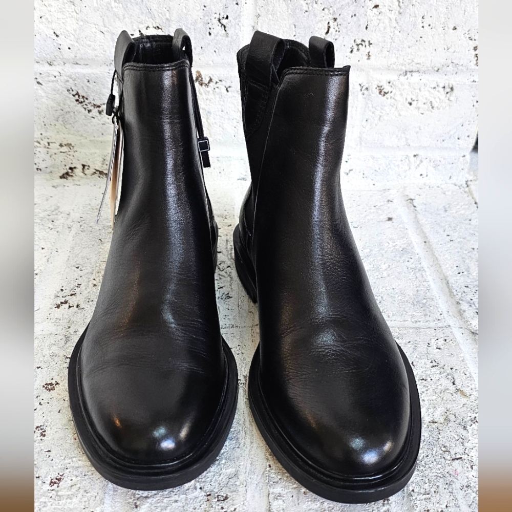 ZARA LEATHER CHELSEA BOOTS Size 6